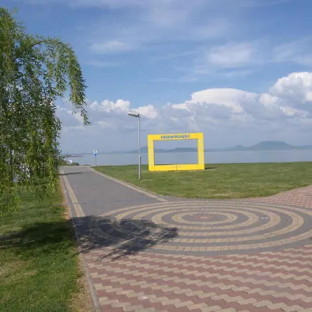 公寓 In Balatonmariafuerdo 19249