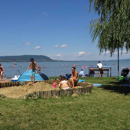 公寓 In Balatonmariafuerdo 19249