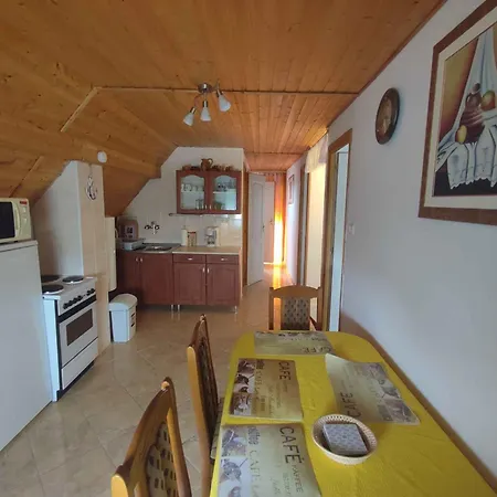 公寓 In Balatonmariafuerdo 19249 *